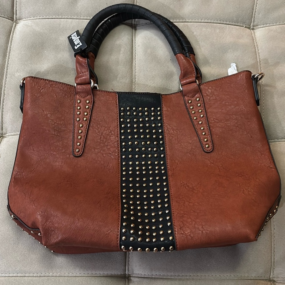 Chic Dual-Tone: Emperia Brown and Black Leather Bag